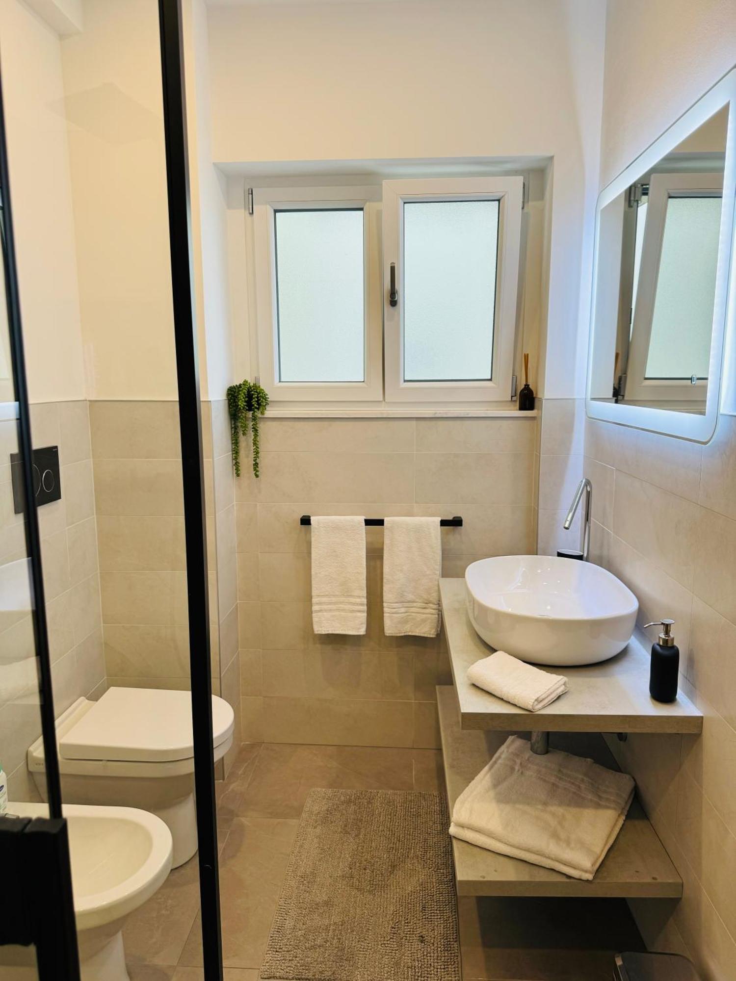 Maison Floran Appartamento In Centro A Triëst Buitenkant foto